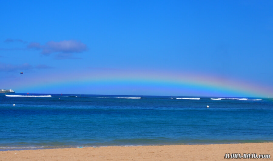 ワイキキ沖に虹が出現しました。